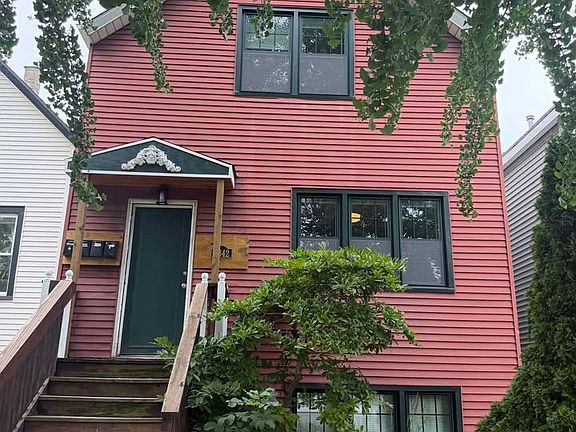 4th image of 3342 N Whipple St APT 1