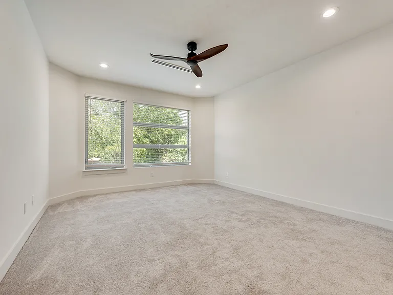 6411 Royal Ln — Photo 20