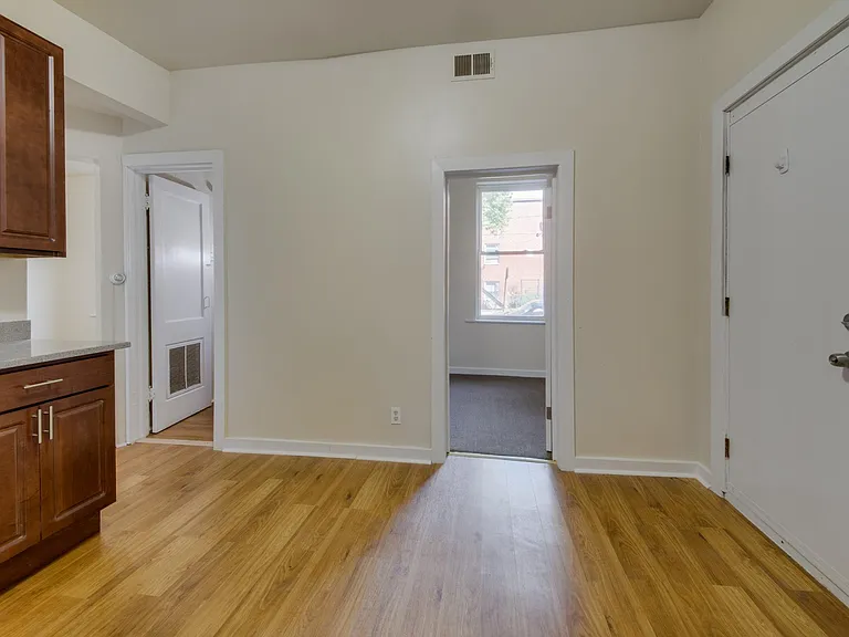 2511 W Le Moyne St #3 — Photo 8