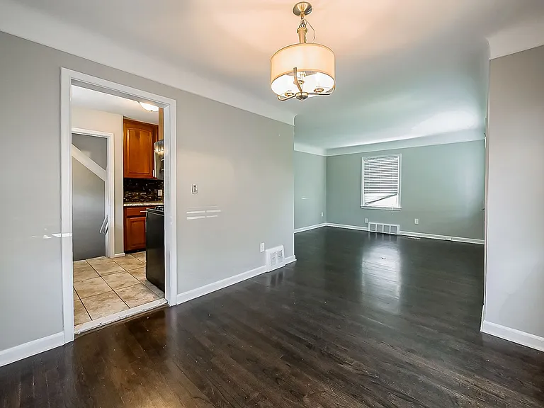 113 S Minerva Ave — Photo 9