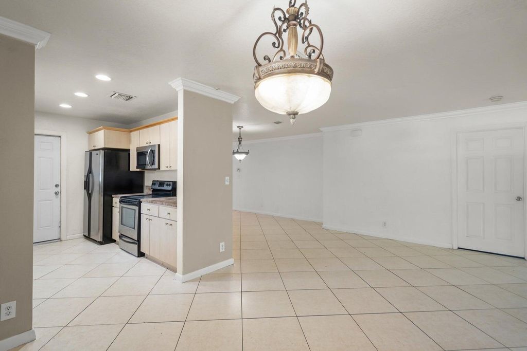 2241 NW 3RD Street, photo 5
