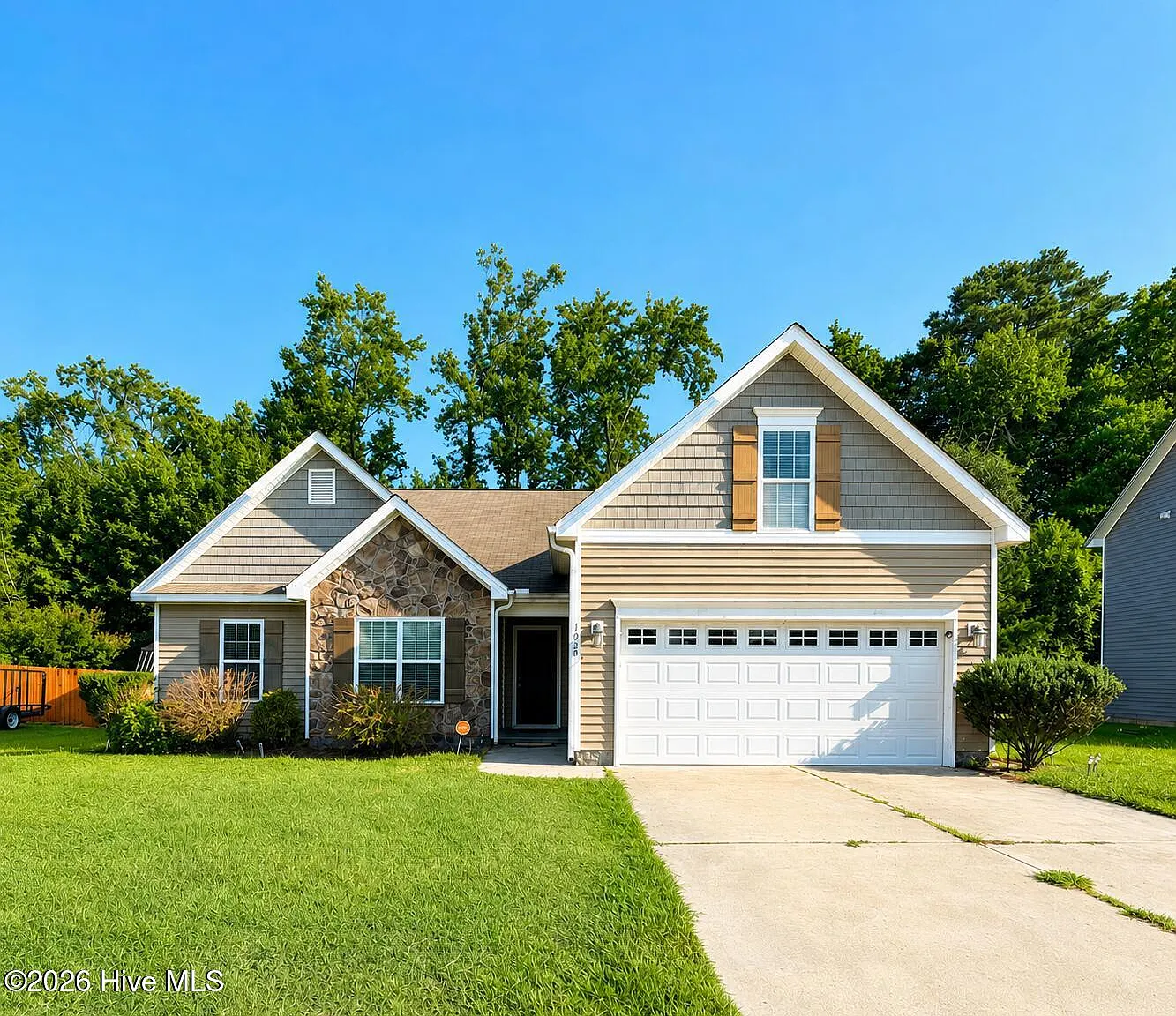 3 bed, 2.0 bath, 1814 sqft, $1,950 — Photo 1