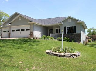 105 N East St, Sigourney, IA 52591