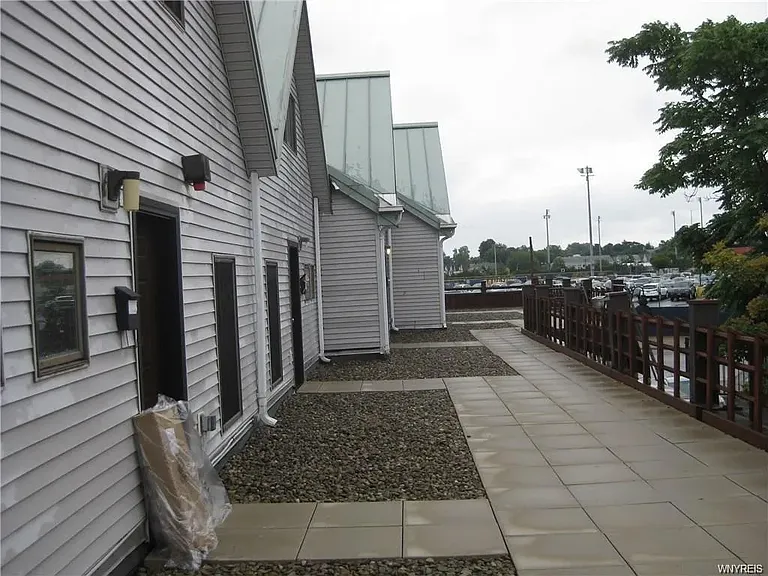 1832 Main St #4 — Photo 12
