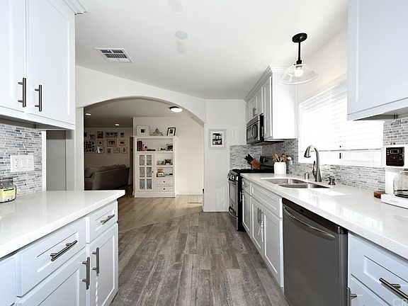 4th image of 5530 Irondale Ave