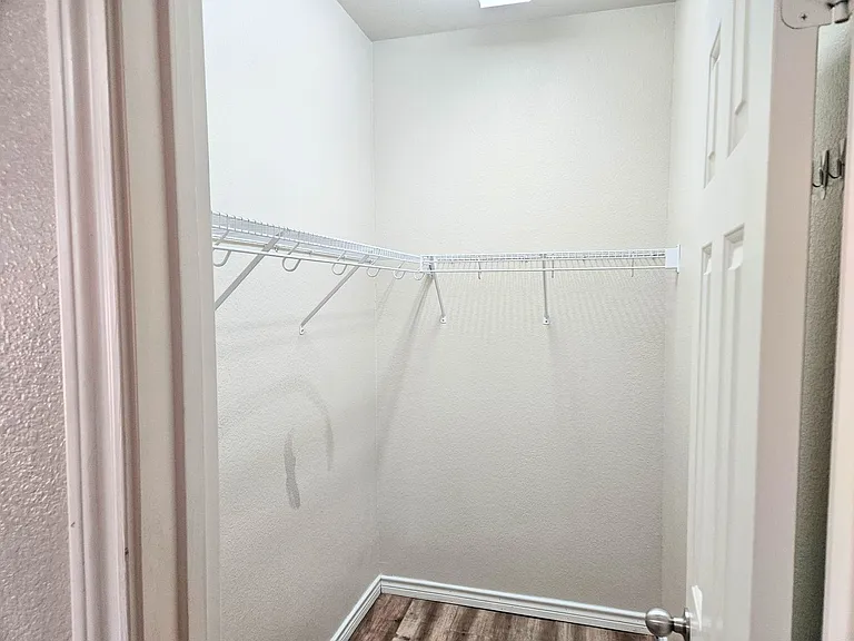2341 Clairborne Dr — Photo 12