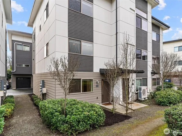 4290 S Greenbelt Station Drive, Seattle, WA 98118