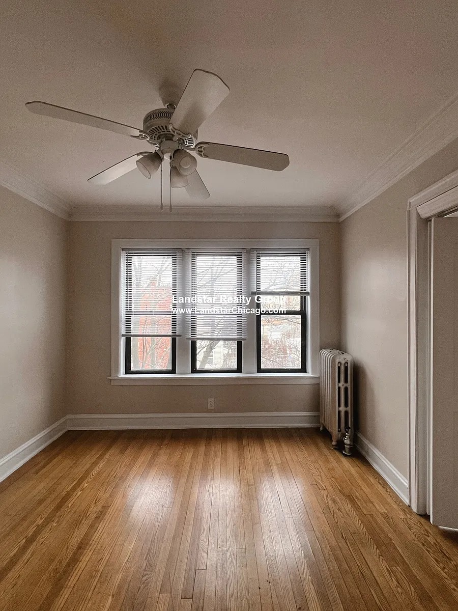 Building Photo - 2419 W Sunnyside Ave #2