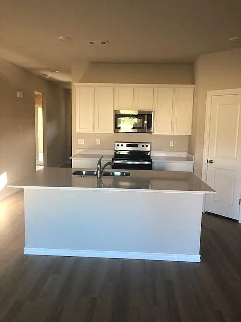 704 Buffalo Ave — Photo 2