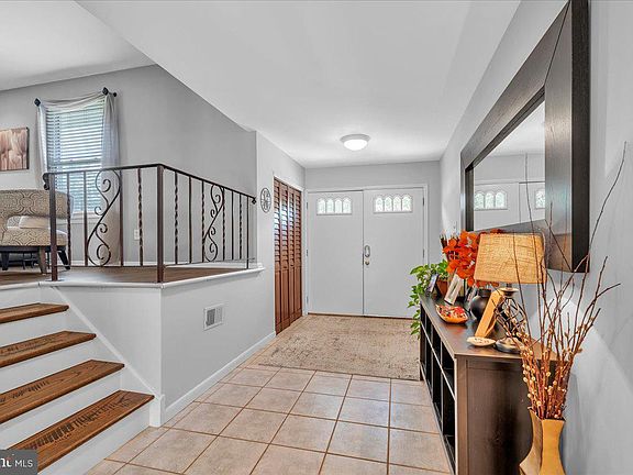 3rd image of 223 Nathaniel Ave