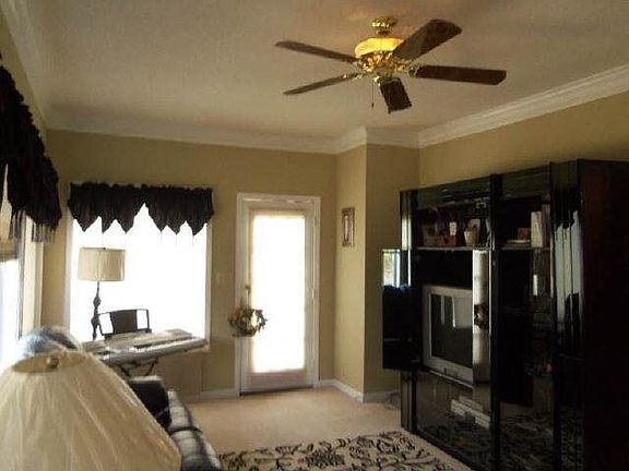 3rd image of 8700 Lake Forest Dr