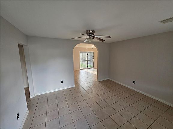 4th image of 10424 Ballantine St