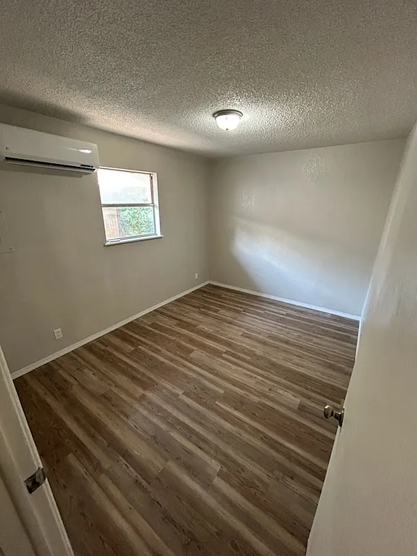 205 Randal - 4 — Photo 3
