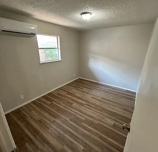 205 Randal - 4 — Photo 3