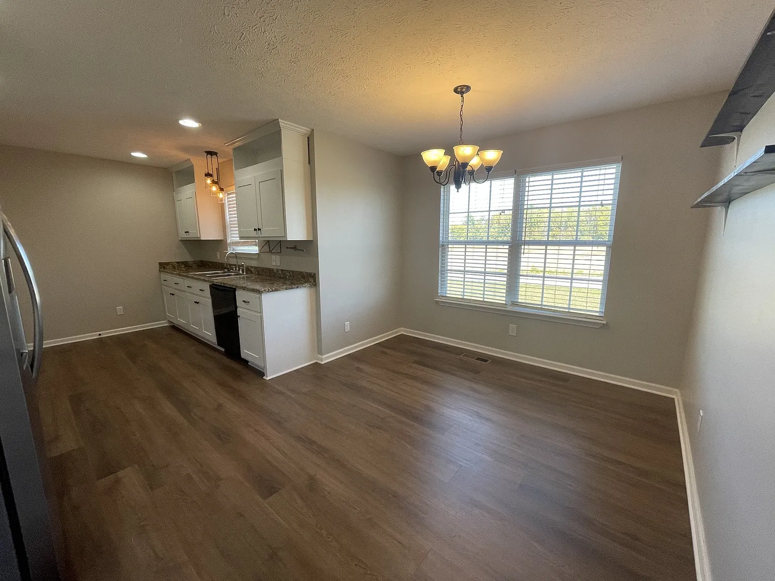3 bed, 1231 sqft, $1,950 — Photo 3