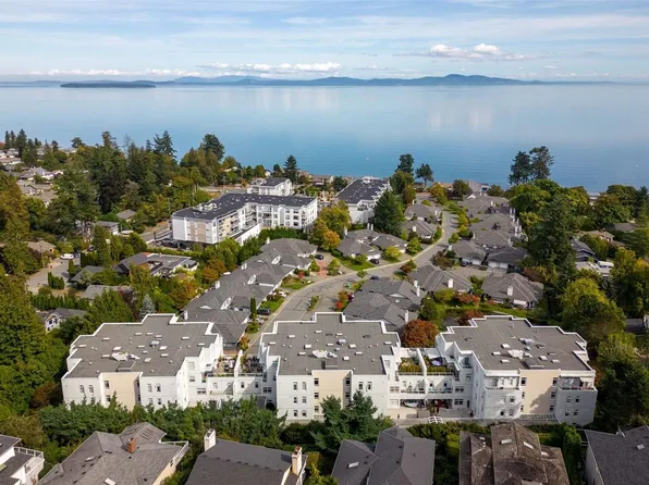 5110 Cordova Bay Rd #209, Saanich, BC V8Y 2K5