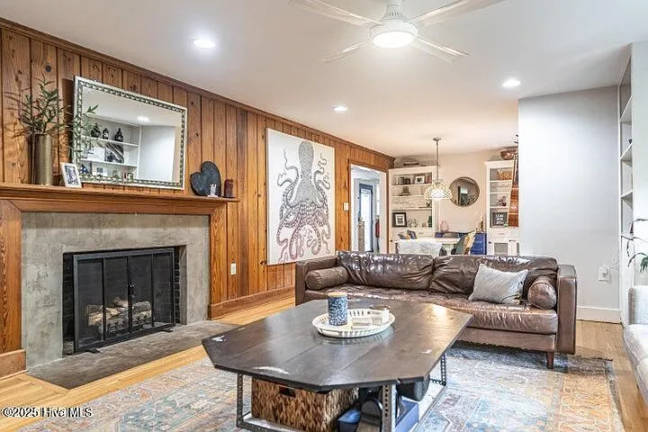 420 E Indiana Ave — Photo 5