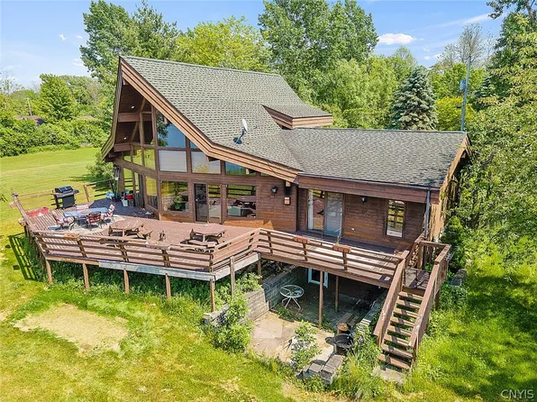 58 Lakeshore Rd, Oswego, NY 13126