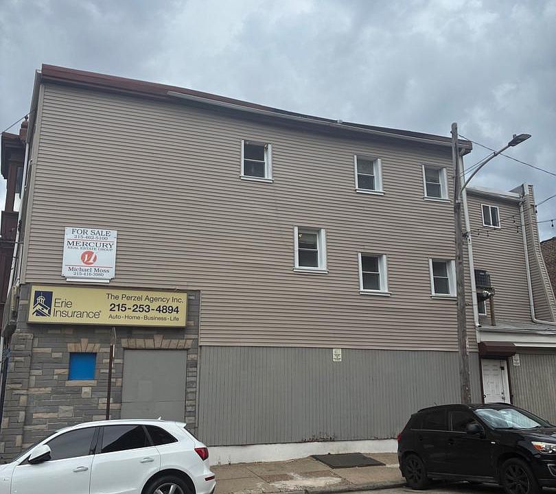 2nd image of 923 Spring Garden St