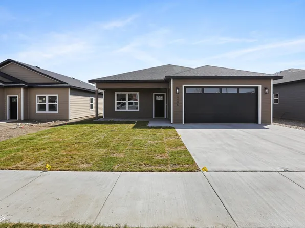3405 35th St W, Williston, ND 58801