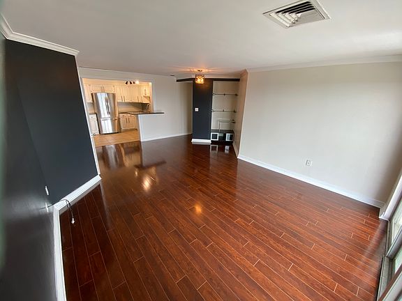 500 sq. feet of open concept Living/Dining Room with views of the Mississippi River
