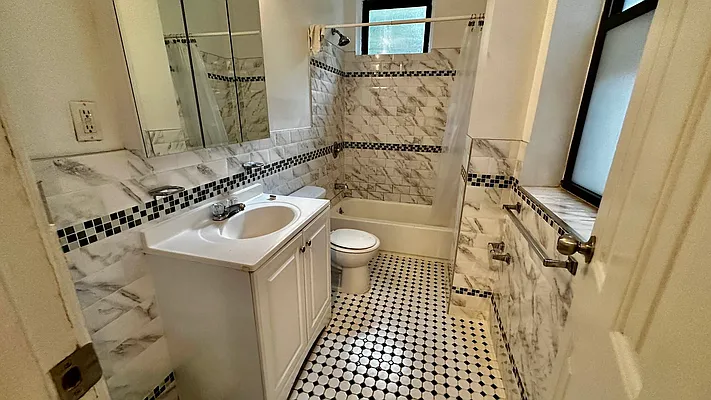 Rented by HOLTON REAL ESTATE INC. | media 17