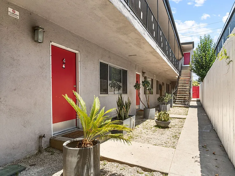 1121 Daisy Avenue — Photo 44