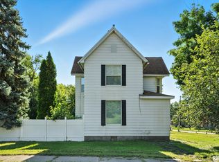 320 16th Ave N, Clinton, IA 52732