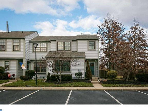2nd image of 8 Chardonay Ct
