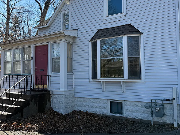 704 Walnut St — Photo 2