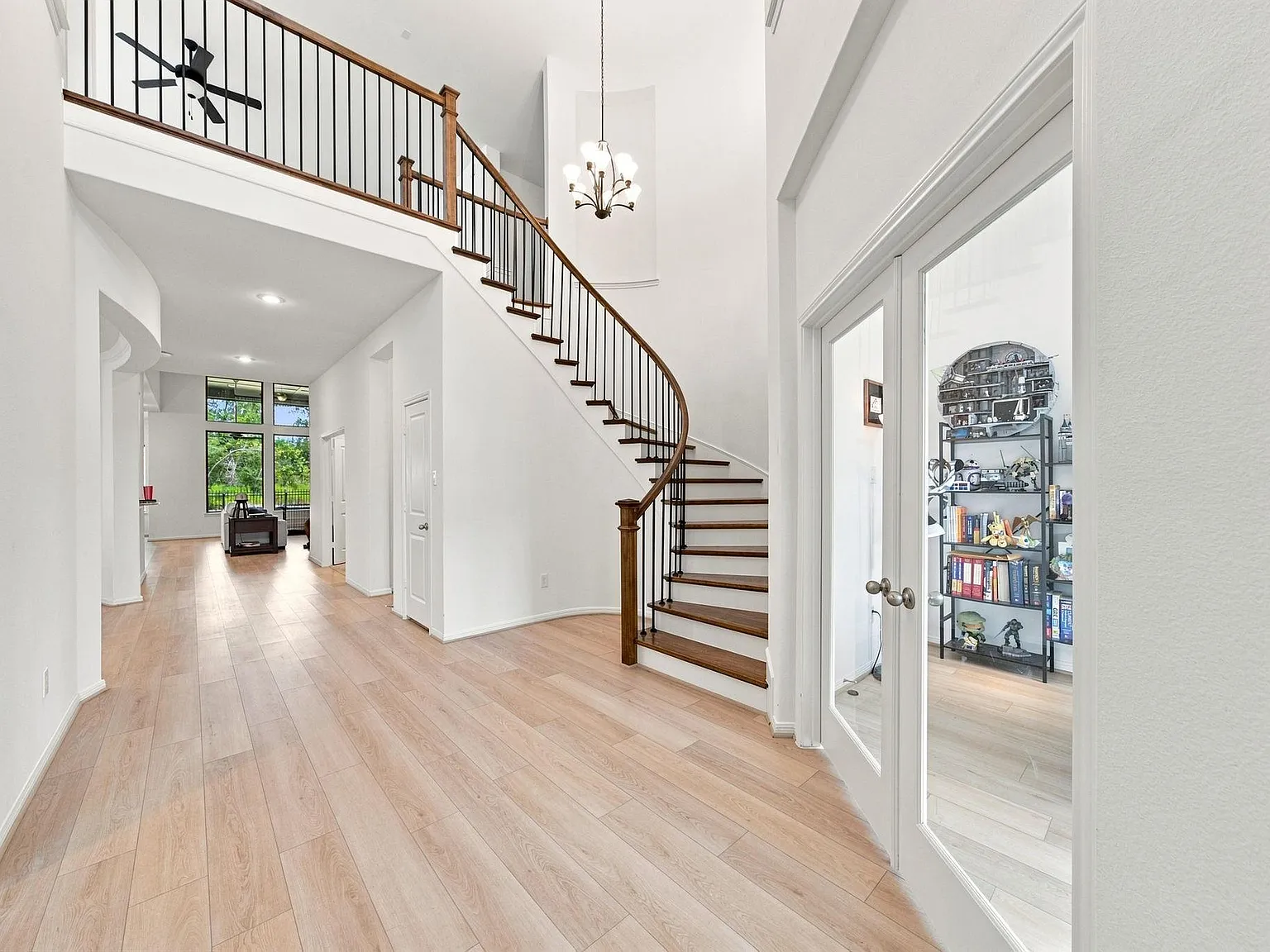 5 bed, 4.5 bath, 4680 sqft, $5,000 — Photo 4