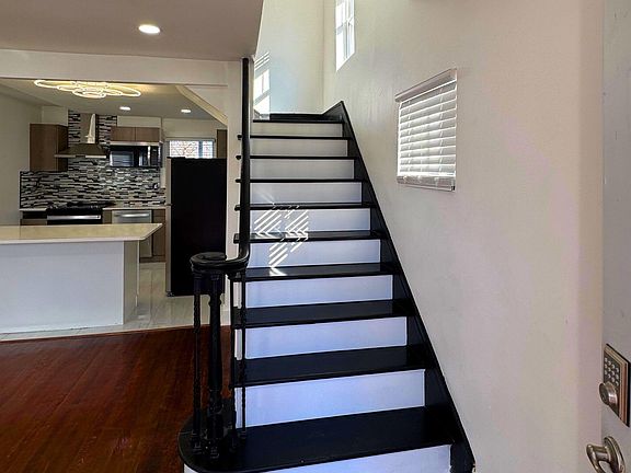 4th image of 16210 Inverness St