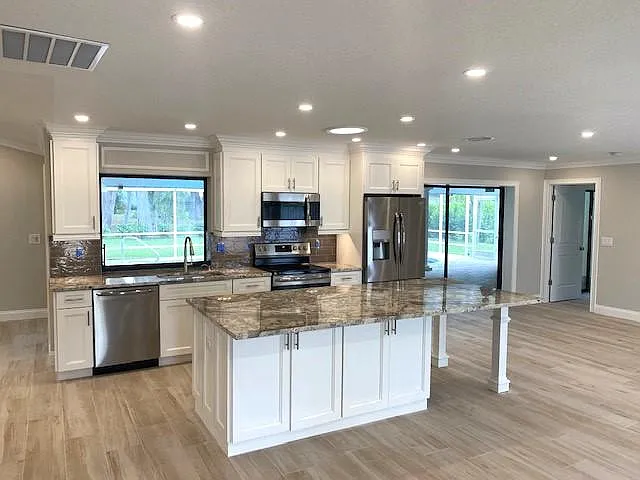 424 Yacht Harbor Dr — Photo 2