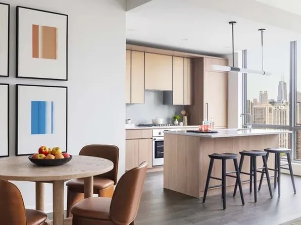 164 N Peoria St, Chicago, IL