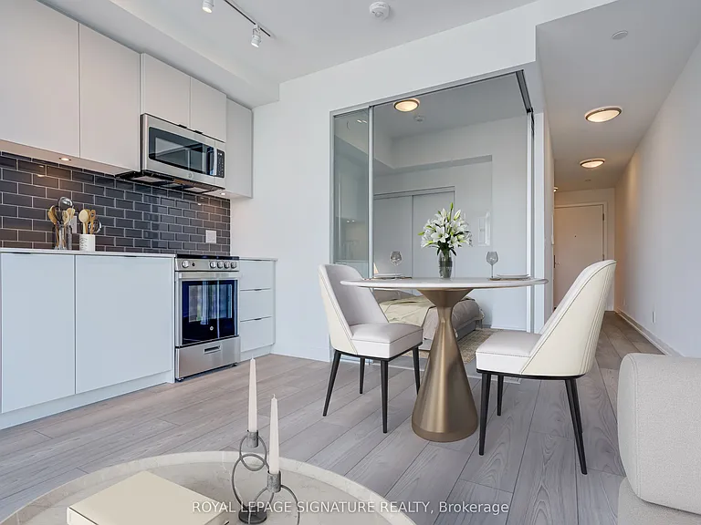 285 Dufferin St W #728 — Photo 6