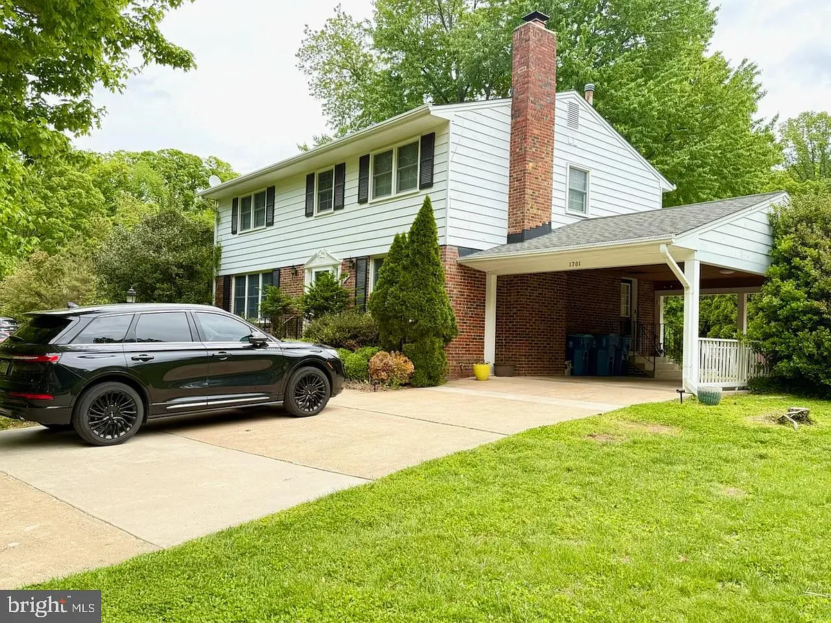 Building Photo - 1701 Pebble Beach Dr