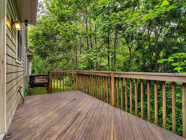 3 Teresa Way — Photo 8