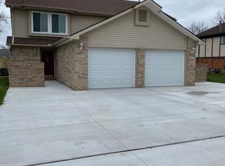 5876 Niles Dr, Troy, MI 48098