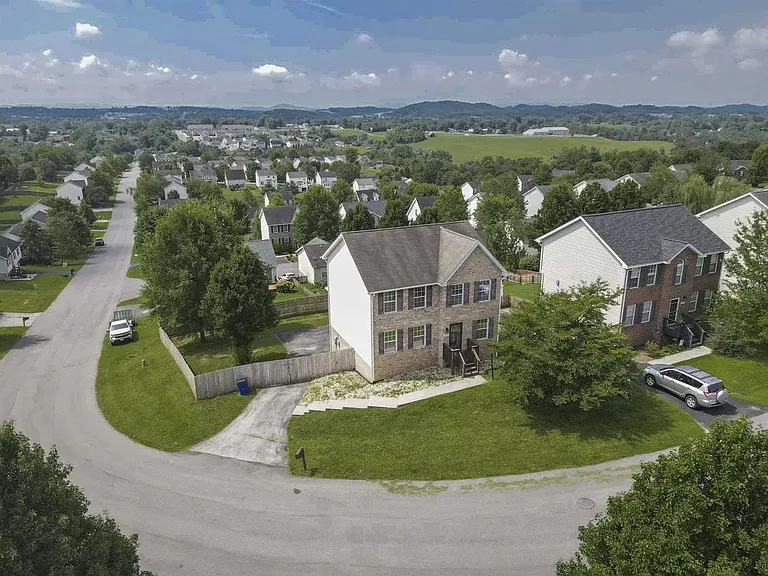 1075 New Village Dr NW — Photo 3
