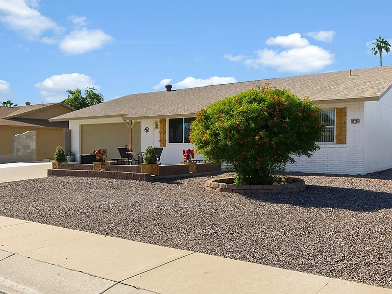 17226 N Lindgren Ave — Photo 2