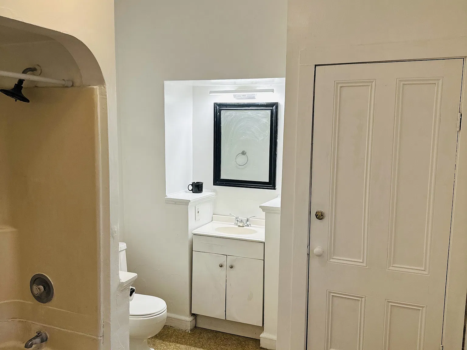 1 bed, 850 sqft, $1,100 — Photo 3