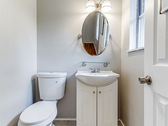3rd image of 1706 Langford St