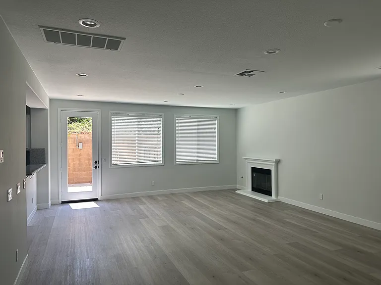 25201 Lemongrass St — Photo 3