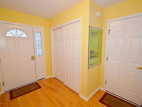 2nd image of 2612 Falcon Ln
