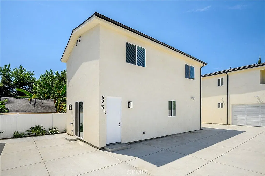 3 bed, 3.0 bath, 1200 sqft, $3,500 — Photo 1