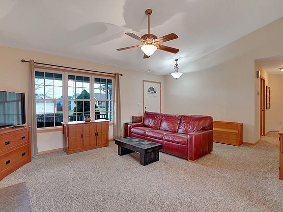 3rd image of 729 Joshua Ln