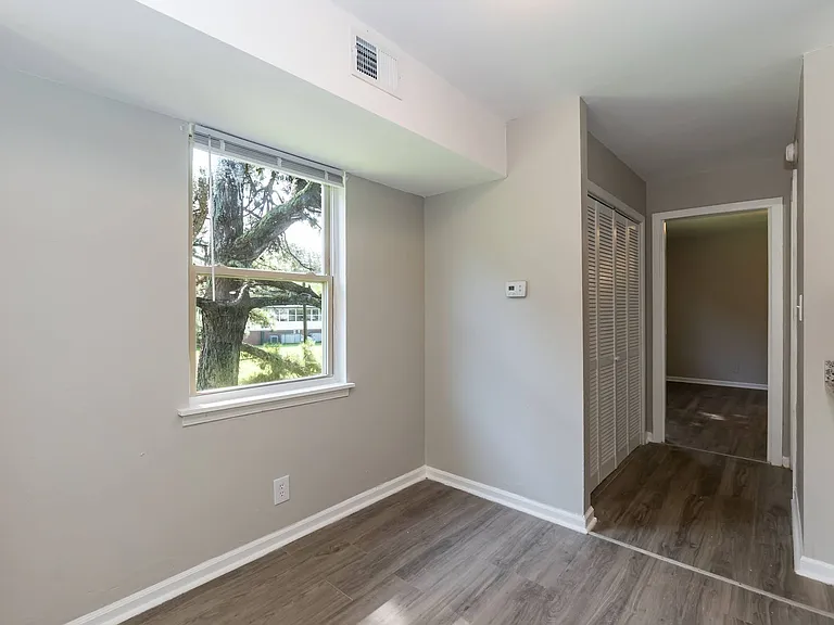 Delmont Townes — Photo 9