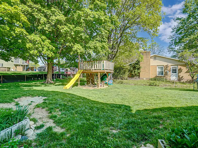 4216 Silver Oak St — Photo 44