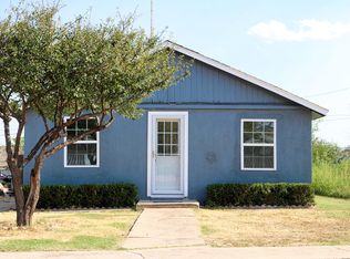 206 E 2nd St, Plainview, TX 79072