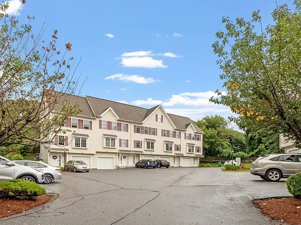 15 Alton St Unit 12, Lowell, MA 01852